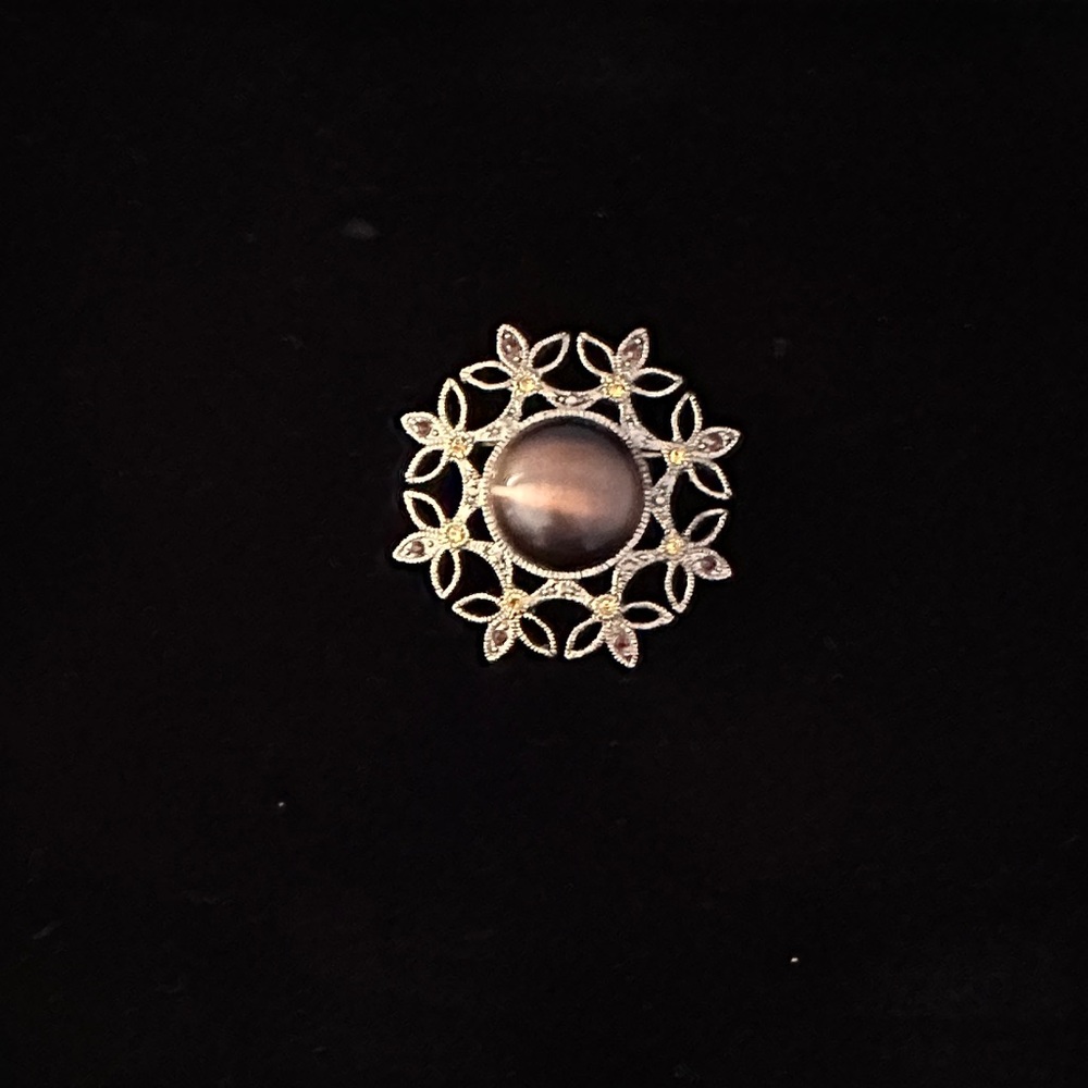 Chic Floral Brooch